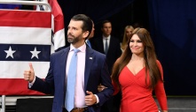 Cuộc sống xa hoa của Donald Trump Jr. và bạn gái