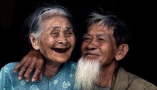 Về già, nỗi khổ lớn nhất không phải là không có tiền, mà là con cái quá tuổi 30 vẫn làm 2 việc này