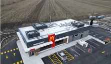 Vì sao McDonald's mở cửa hàng giữa đồng không mông quạnh, phải chạy bằng máy phát điện?