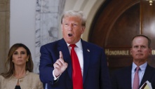 Tòa án Tối cao Mỹ tiến thoái lưỡng nan vì Trump