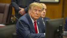 Trump bị phạt 355 triệu USD, cấm kinh doanh ở New York