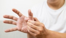 3 điểm bất thường trên ngón tay “báo hiệu” nguy cơ nhồi máu não