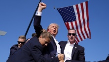 Ông Trump được ca ngợi 'bất khả chiến bại' sau vụ ám sát hụt