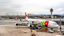 Chuyến bay chở gần 200 khách đến London bị ngạt khói, phải hạ cánh khẩn cấp