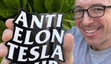 47 tuổi kiếm hơn 2,5 tỷ đồng/tháng nhờ người mua… ghét Elon Musk, phát ngôn càng sốc doanh số càng tăng vùn vụt