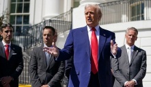 Ông Trump hoãn áp thuế 90 ngày, tăng thuế với Trung Quốc lên 125%