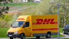 DHL tạm dừng chuyển hàng toàn cầu trên 800 USD cho người tiêu dùng Mỹ