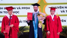 Chàng trai người Mỹ chọn học và tốt nghiệp thạc sĩ Toán tại Việt Nam