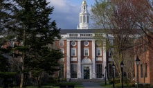 Harvard - đại học già hơn nước Mỹ, giàu hơn nhiều quốc gia