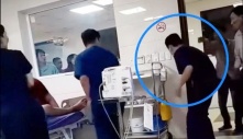 Bị người nhà bệnh nhân xô đẩy, Y bác sĩ bị hành hung vẫn ép tim cứu trẻ