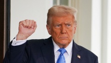100 ngày ông Trump khuấy đảo nước Mỹ và thế giới