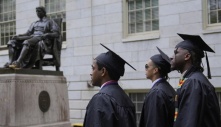 Thẩm phán Mỹ chặn lệnh cấm Harvard tuyển sinh viên nước ngoài