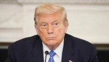 Ông Trump hoãn áp thuế với Trung Quốc thêm 90 ngày