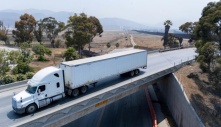 California thu hồi 17.000 bằng lái xe thương mại của người nhập cư