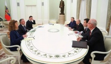Ông Putin họp với đặc phái viên Mỹ và con rể ông Trump
