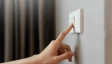 Vì sao không cần 'ra khỏi phòng là tắt đèn'?