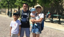 Người Việt ở nước ngoài: 'Học đại học xong sang đây rửa xe à?'
