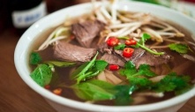 Dân mạng Việt xôn xao với bát phở giá 115 triệu đồng của nhà hàng Mỹ: Đắt đỏ nhưng từ nước dùng đã nấu sai hoàn toàn
