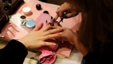 Góc khuất bên trong các tiệm nail giúp người Việt nhập cư “đổi đời“: Bị vắt kiệt sức lao động, không thể cầu cứu ai cùng các hoạt động t ội ph ạm trá hình khác