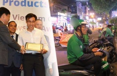 Du học thạc sĩ ở Mỹ về Việt Nam phải chạy thêm xe ôm kiếm sống