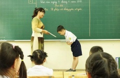 Tranh luận “nảy lửa” về ý kiến bỏ khẩu hiệu “Tiên học lễ, hậu học văn”