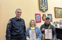 Người Việt ở Ukraine được cảnh sát Kharkiv trao giấy khen vì thiện nguyện giúp người