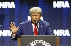 Tòa công bố lời khai của ông Trump trong vụ kiện phỉ báng