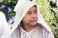 Tròn 100 ngày cố NSƯT Vũ Linh ra đi, con nuôi Bình Tinh bất ngờ đăng đàn cầu xin khiến ai cũng xót xa