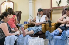 Tâm sự Việt Kiều Mỹ về nghề Nail: “Tiền kiếm dễ nhưng nước mắt chảy ngược vào trong, đánh đổi sức khỏe để mưu sinh trên đất khách“