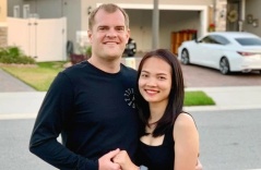 Bất ngờ với thu nhập khủng của Cô gái Việt sang Mỹ làm nghề dắt chó đi dạo thuê, giờ tậu xe sang nhà 14 tỷ