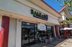 Bake & Chè ở Westminster có bánh ngọt và loại chè nào cũng ngon