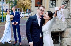 Cô nhân viên du thuyền “đốn ngã” trái tim chàng Tây điển trai: Kịch bản quen biết như phim, mẹ vợ khen con rể 100 người mới có một, đừng để tuột mất!
