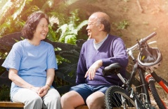 Cha mẹ Việt xin đừng cả đời chạy theo con cái, hãy để con tự lập, đời cua cua máy, đời cáy cáy đào 