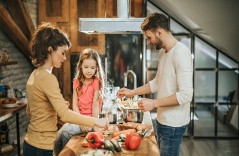 Công việc bận rộn, thời gian tự nấu ăn tại nhà trở thành ước mơ xa xỉ với nhiều người Mỹ