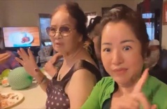 Mẹ Bằng Kiều 83 tuổi: 'Chỉ cần tôi ho một tiếng là 20, 25 người có mặt'