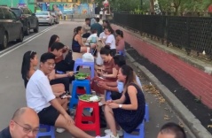 Quán Việt bán bún đậu mắm tôm 800k đồng/suất ở New York