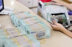 Gửi tiền tiết kiệm ngân hàng: Nên gửi vào thẻ hay sổ tiết kiệm để hưởng lãi cao?