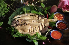 Vò nắm lá này thả vào chậu nước: Nhổ lông vịt siêu nhanh, không còn một cọng lông măng, hết sạch mùi hôi