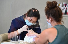 Tiệm nail chú ý: Nghiên cứu của tiến sỹ Mỹ, Đèn UV hong khô móng gel phá hủy DNA và gây ung thư da