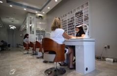 Chủ 2 tiệm nail gốc Việt mướn người tìm cách đốt một tiệm nail khác