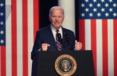 Những cuộc chiến liên tiếp đe dọa vị thế Tổng thống Biden