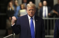 Ông Trump thách thức ông Biden tranh luận 'ở bất cứ đâu'
