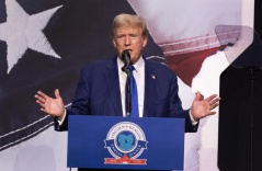 Ông Trump muốn ông Biden xét nghiệm chất cấm trước tranh luận