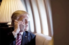Điện thoại của Donald Trump có gì: Chức năng như iPhone ‘cục gạch’, 1 điểm khác biệt với người thường