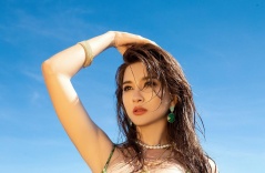 'Vợ' kém Lý Hùng 18 tuổi nhiều lần diện bikini khoe trọn vẻ đẹp quyến rũ ra sao?