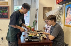 Bỏ việc lương cao, sang Việt Nam 'tìm ý nghĩa cuộc đời'