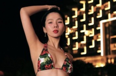 Lệ Quyên gây sốt với đồ bơi táo bạo, tự tin đáp trả về chuyện 'dao kéo'