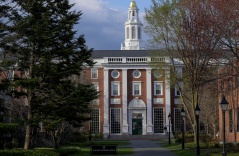 Harvard - đại học già hơn nước Mỹ, giàu hơn nhiều quốc gia