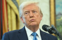 55% người Mỹ không ủng hộ ông Trump ở mốc 100 ngày nắm quyền