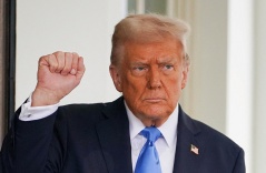100 ngày ông Trump khuấy đảo nước Mỹ và thế giới
